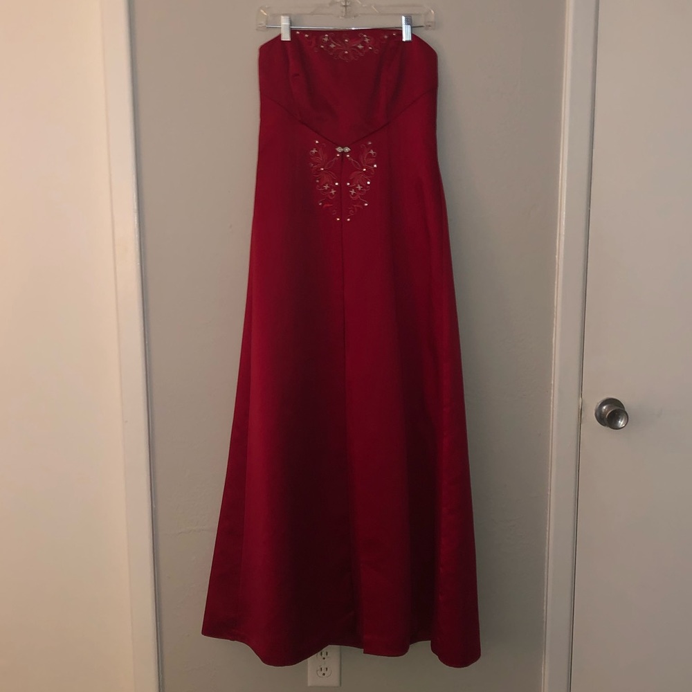 Beautiful Red Strapless Evening Gown